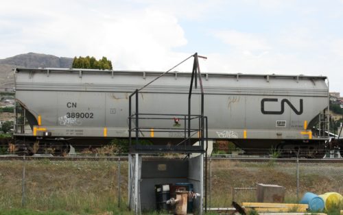 CN 389 002
